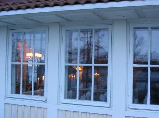 [Ilta h�m�rtyy odotuksen tiivistyess�]